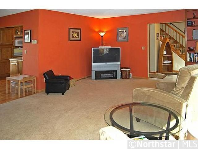 2148 Lamplight Dr, Woodbury, MN 55125