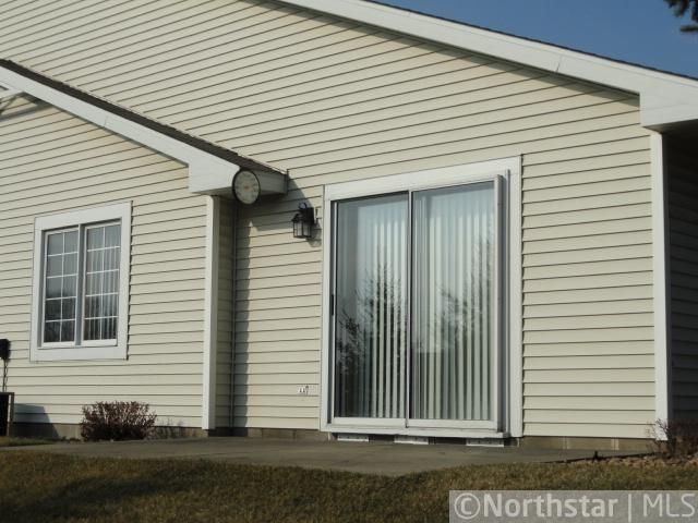 1241 Hilo Ave N, Oakdale, MN 55128