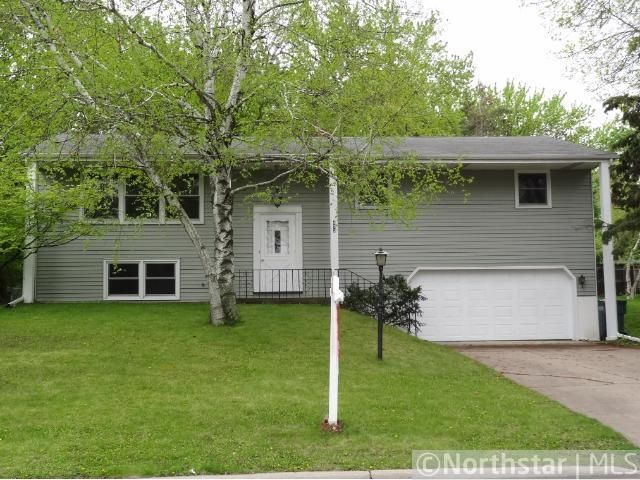 452 Centennial Dr, Roseville, MN 55113