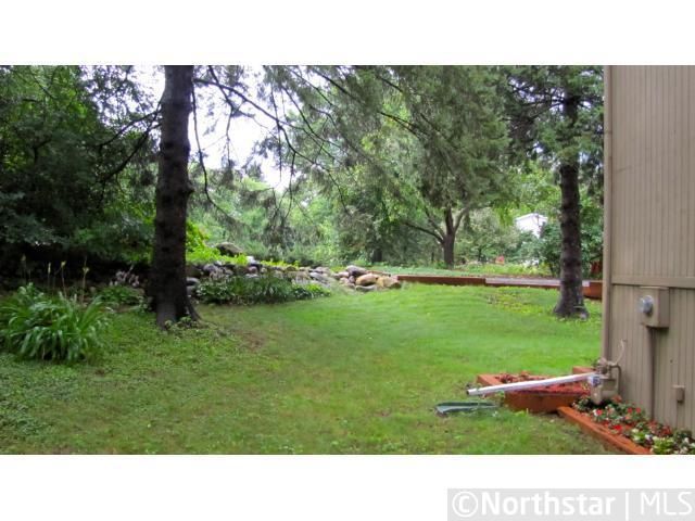 8657 Pine Hill Rd, Bloomington, MN 55438