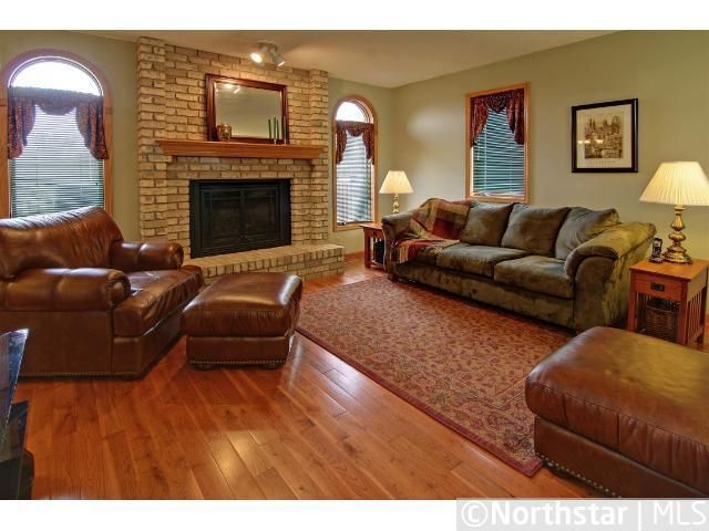 7372 Newbury Rd, Woodbury, MN 55125