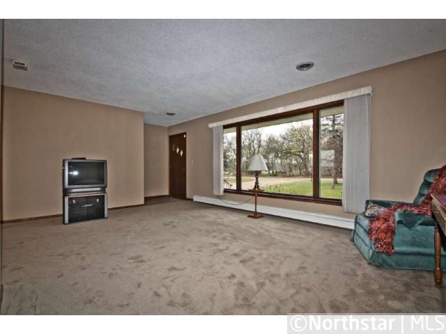2961 201st Ave NW, Oak Grove, MN 55303