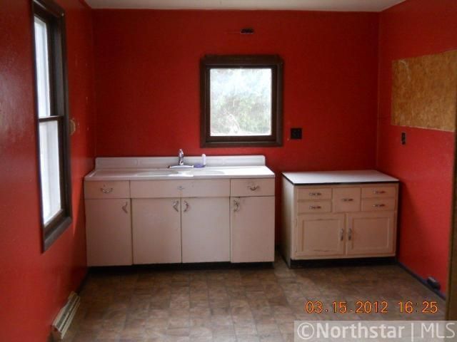 526 W May Ave, Elmwood, WI 54740