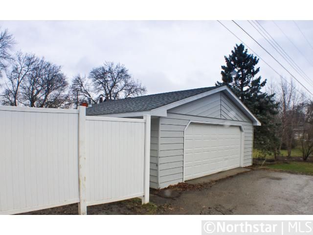 220 Sherman Ave E, Winsted, MN 55395