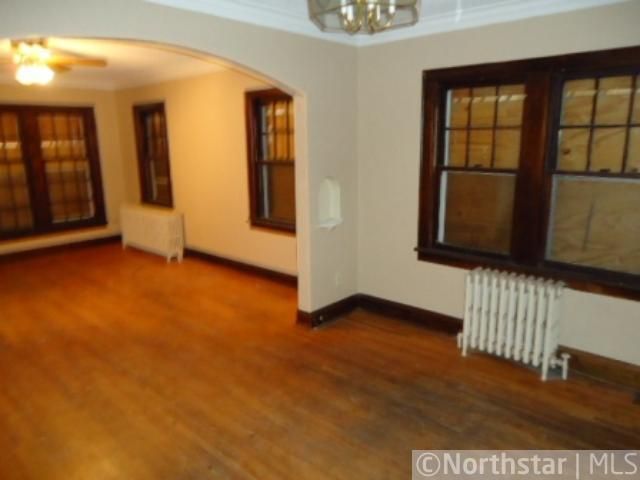 1276 St Clair Ave, Saint Paul, MN 55105