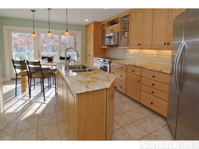 2 Thompson Ln, North Oaks, MN 55127