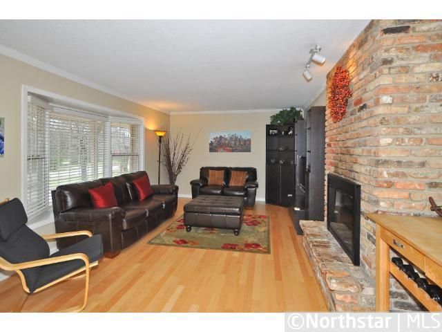 25645 Sunnyvale Ln, Excelsior, MN 55331