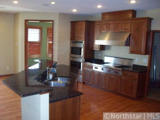 9047 Horizon Dr, Shakopee, MN 55379