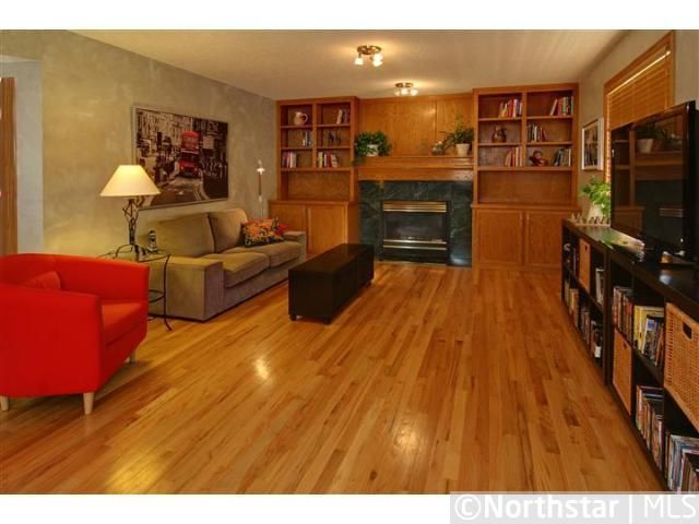 504 Weston Hills Pl, Eagan, MN 55123