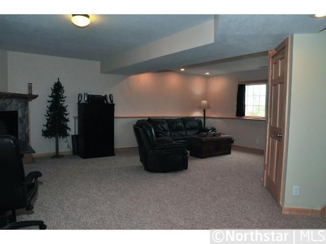 38546 Henna Ct, North Branch, MN 55056