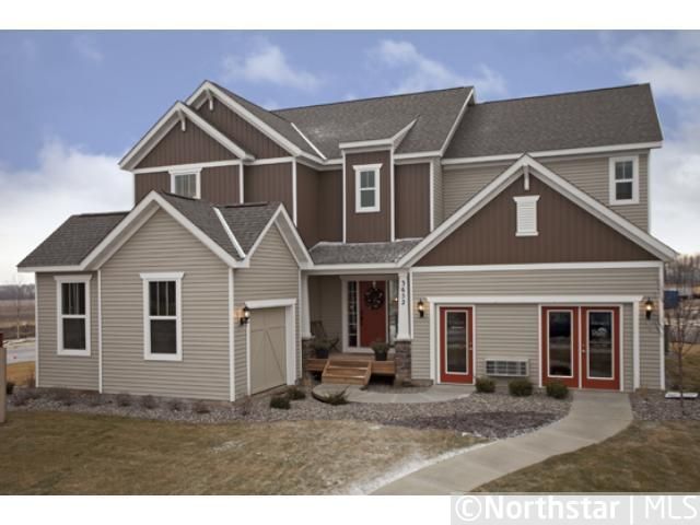 2898 Dunlap St, Roseville, MN 55113