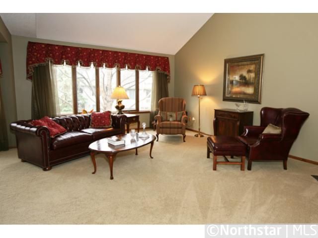 7476 Cahill Rd, Edina, MN 55439