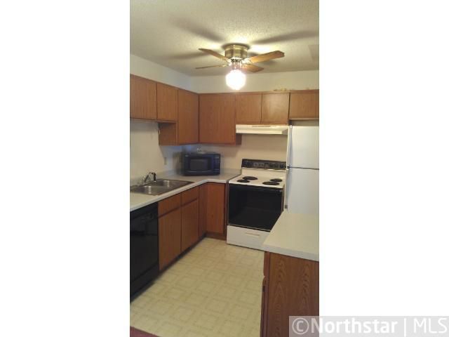 4560 Hayward Rd N, Oakdale, MN 55128