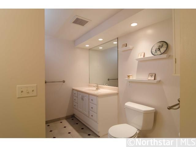 1816 Yorkshire Ave S, Minnetonka, MN 55305