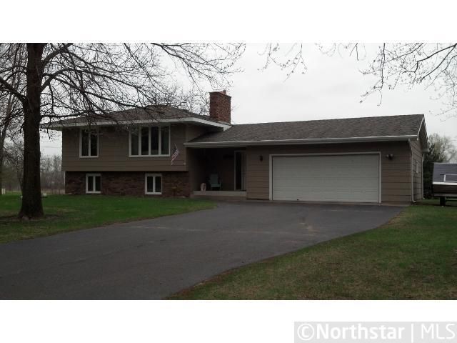 1486 Holly Dr E, Lino Lakes, MN 55038