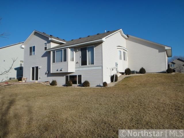 9919 Kiwi Ave N, Brooklyn Park, MN 55443