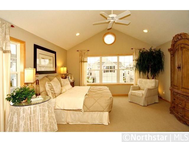 9884 Pincherry Ln, Eden Prairie, MN 55347