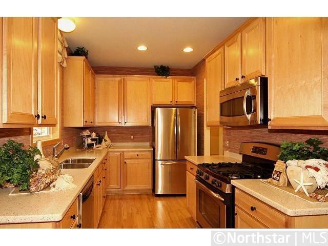 9884 Pincherry Ln, Eden Prairie, MN 55347