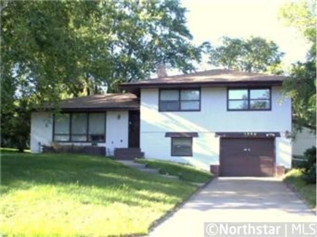 1595 Grandview Ave E, Maplewood, MN 55109