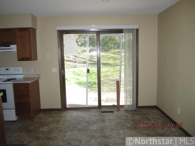 1977 N Park Dr, Saint Paul, MN 55119
