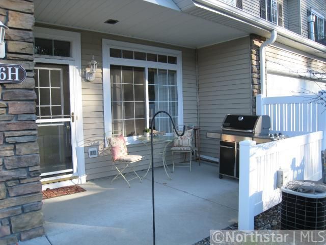 726 Maple Hills Dr #H, Maplewood, MN 55117