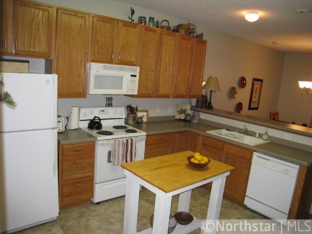 726 Maple Hills Dr #H, Maplewood, MN 55117