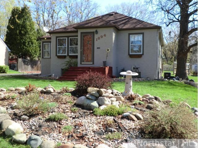 1894 Chatsworth St N, Roseville, MN 55113