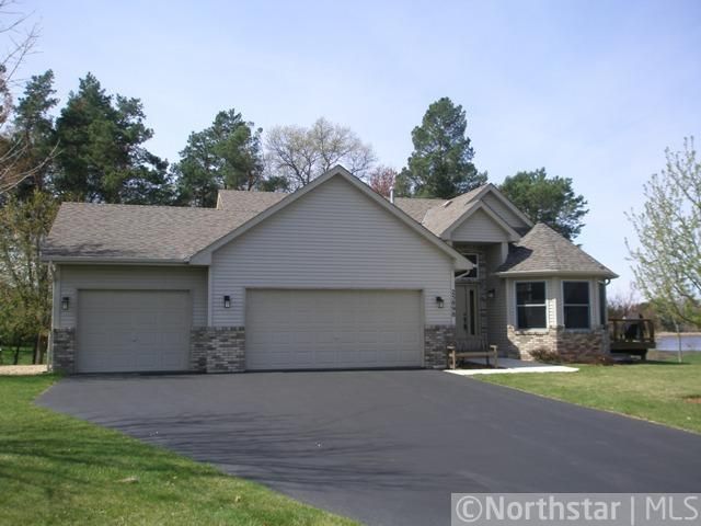 25898 Glen Oak Dr, Wyoming, MN 55092