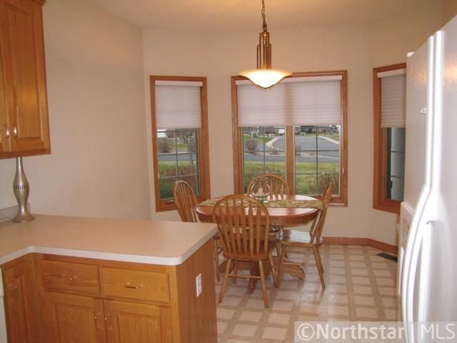 9003 Sutton Dr, Eden Prairie, MN 55347