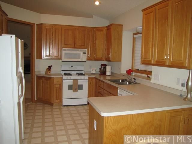 9003 Sutton Dr, Eden Prairie, MN 55347