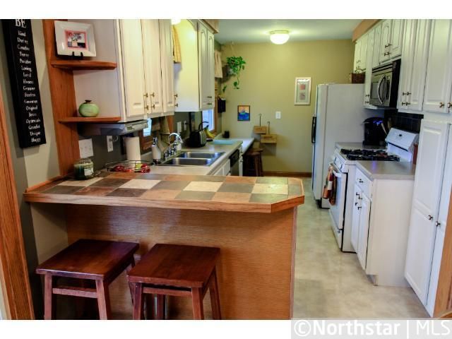 1796 Lamplight Dr, Woodbury, MN 55125