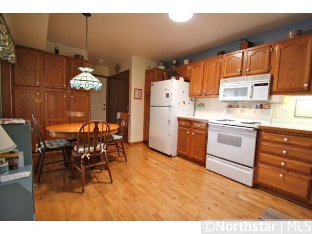 1688 Brueberry Ln, Arden Hills, MN 55112