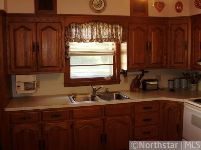 309 6th St W, Jordan, MN 55352