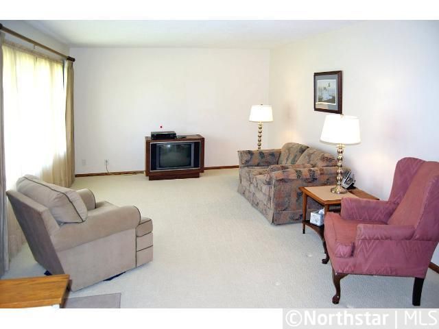 1442 Bellows St, West Saint Paul, MN 55118