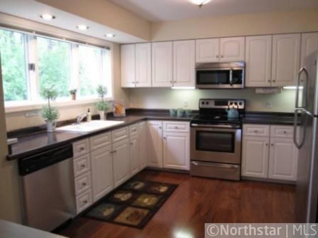 1517 Hollybrook Rd, Wayzata, MN 55391