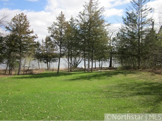 28203 Lakelawn Dr, Lindstrom, MN 55045
