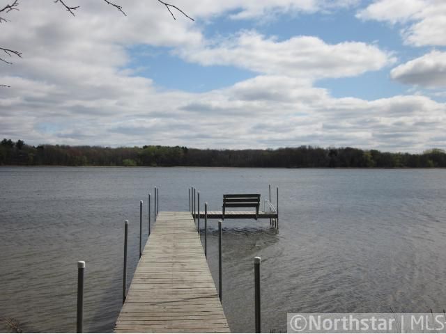 28203 Lakelawn Dr, Lindstrom, MN 55045