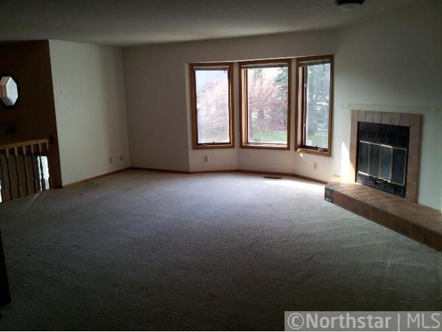 9697 Juniper St NW, Coon Rapids, MN 55433