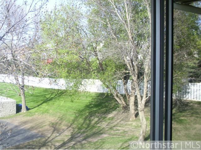 2377 Mailand Ct E, Maplewood, MN 55119