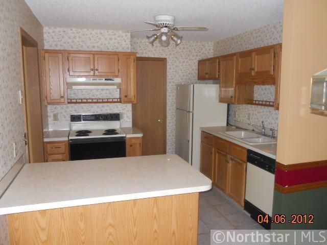 6224 Magda Dr #B, Maple Grove, MN 55369