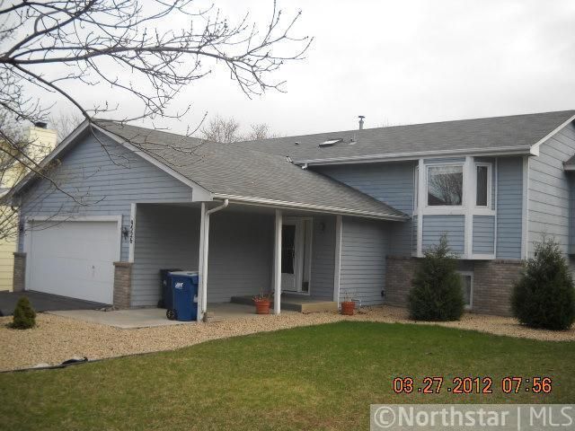9526 Hillside Dr, Champlin, MN 55316
