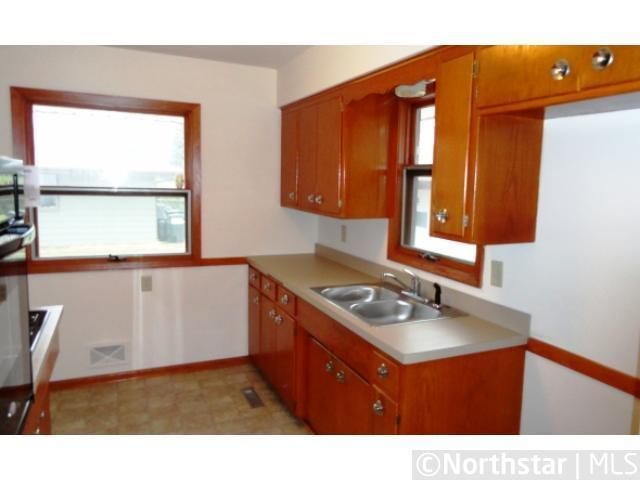 2834 Galtier St, Roseville, MN 55113