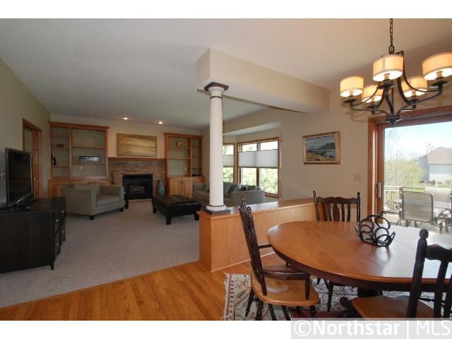 745 Henslow Ave N, Oakdale, MN 55128