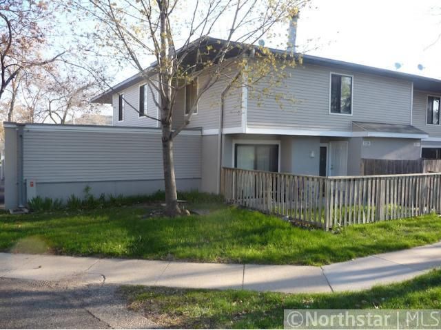 1128 Wagon Wheel Rd, Hopkins, MN 55343