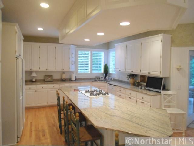 10143 Bluff Rd, Eden Prairie, MN 55347