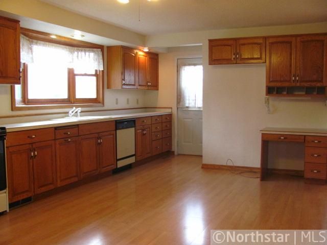 15 NE 4th St, Fairfax, MN 55332