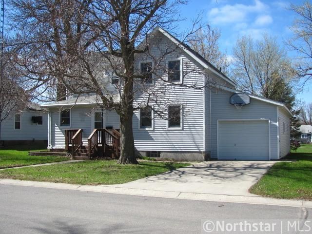 15 NE 4th St, Fairfax, MN 55332