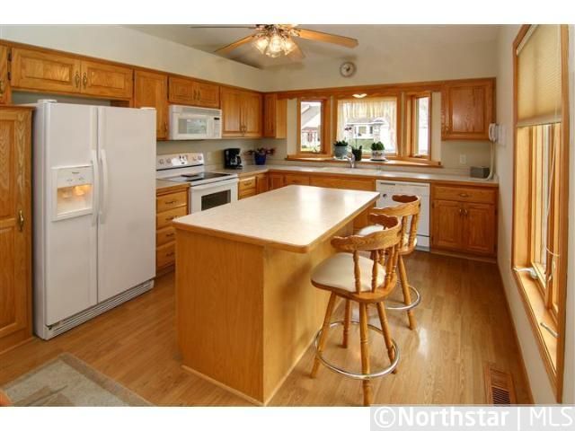 14314 Peninsula Point Dr, Savage, MN 55378