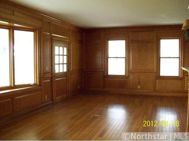8825 Victoria Dr, Chaska, MN 55318