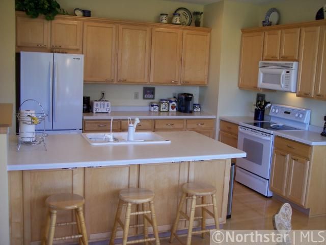 738 Oak Dr, Victoria, MN 55386